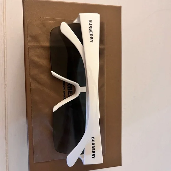 Authentic Burberry unisex sunglasses with all original boxing Authentic Burberry unisex sunglasses with all original boxing main image 2